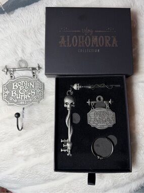 LitJoy ALOHOMORA Collection Borgin & Burkes Key and RARE Key Hanger